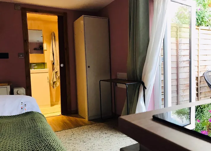Garden Studio Annex W/Free Parking