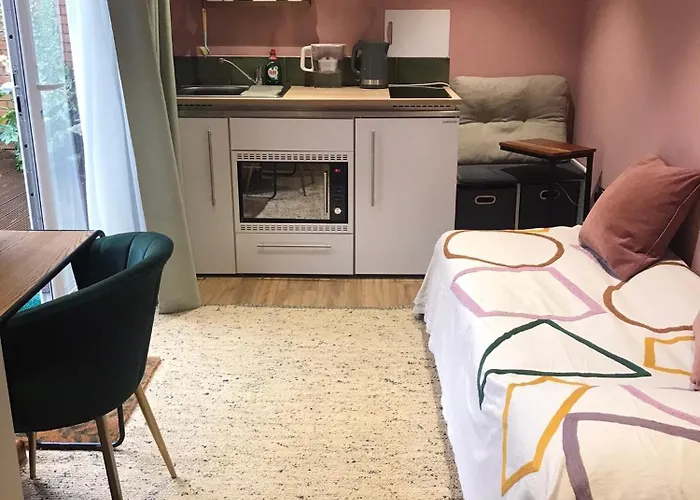 Garden Studio Annex W/Free Parking