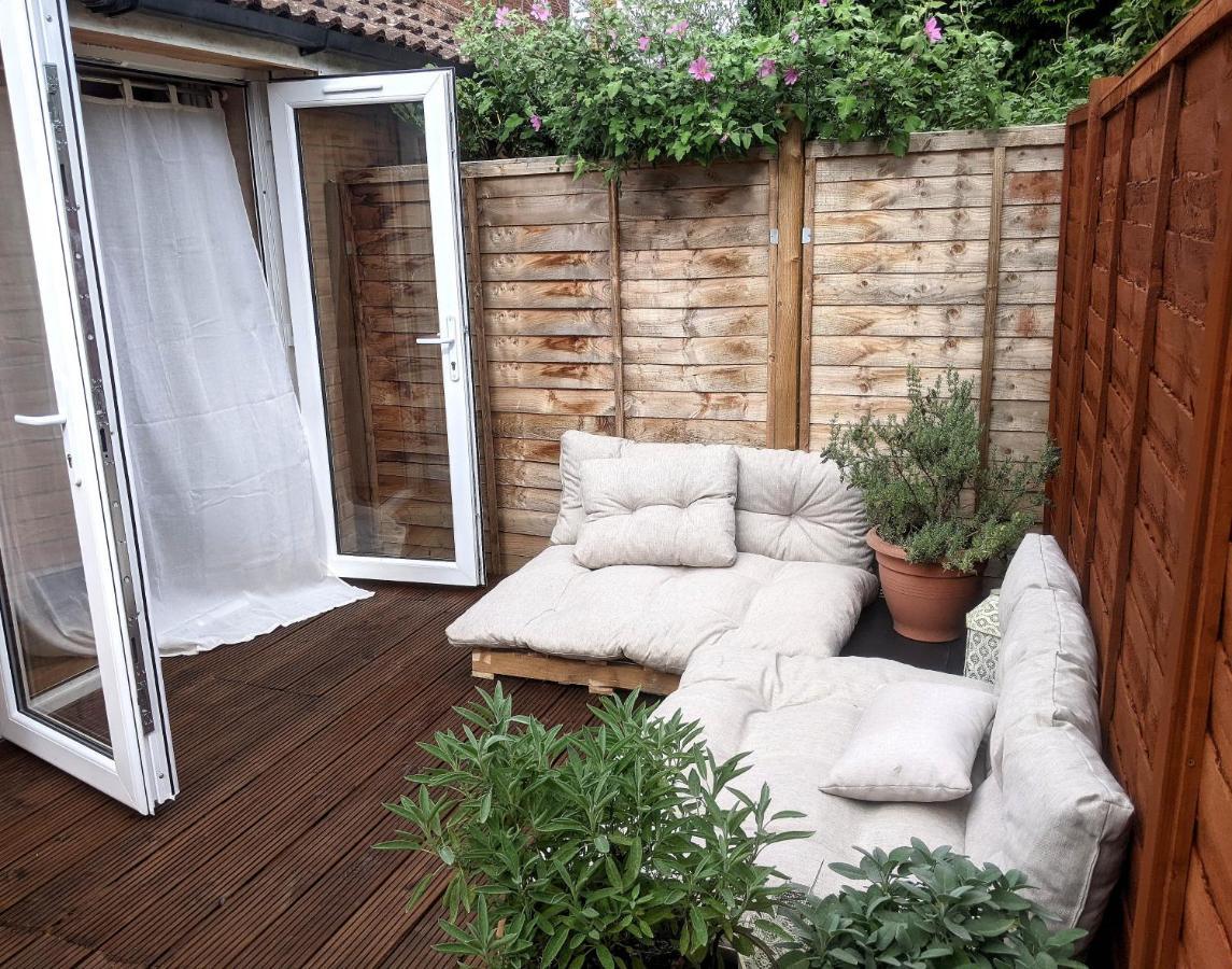 Garden Annex W/free Parking * Hemel Hempstead